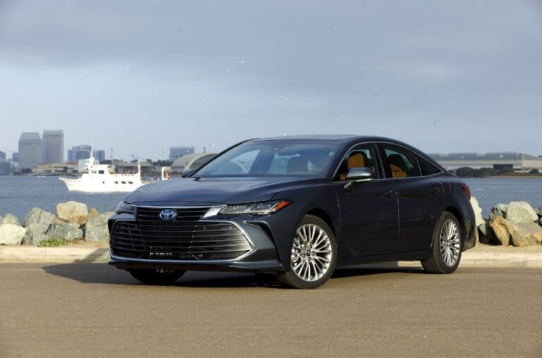 2025 Toyota Avalon Hybrid