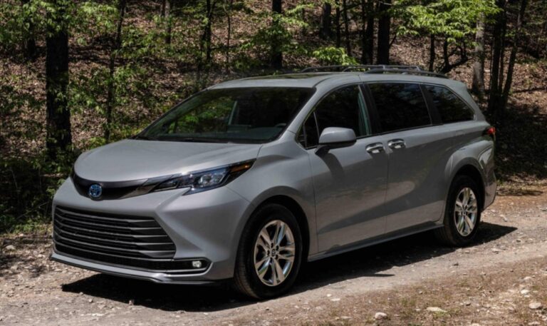 2026 Toyota Sienna Pictures